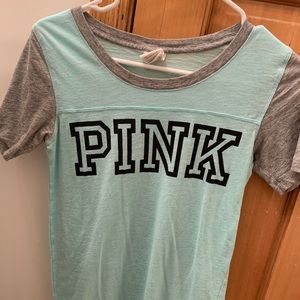 pink t-shirt